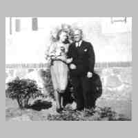 051-0036 Pfingsten 1944. Liselotte Neumann und Heinz Sambraus aus Kawernicken feiern Verlobung..jpg